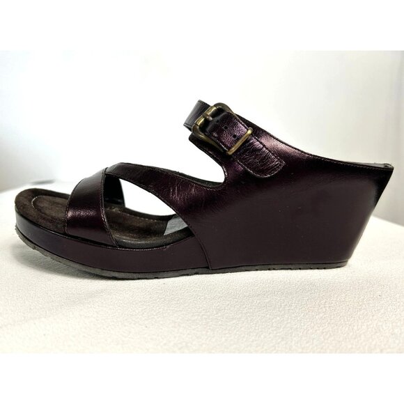 Donald J Pliner Gin Metallic Slip On Wedge Sandals in Vino - Sz 9.5 - Picture 2 of 10